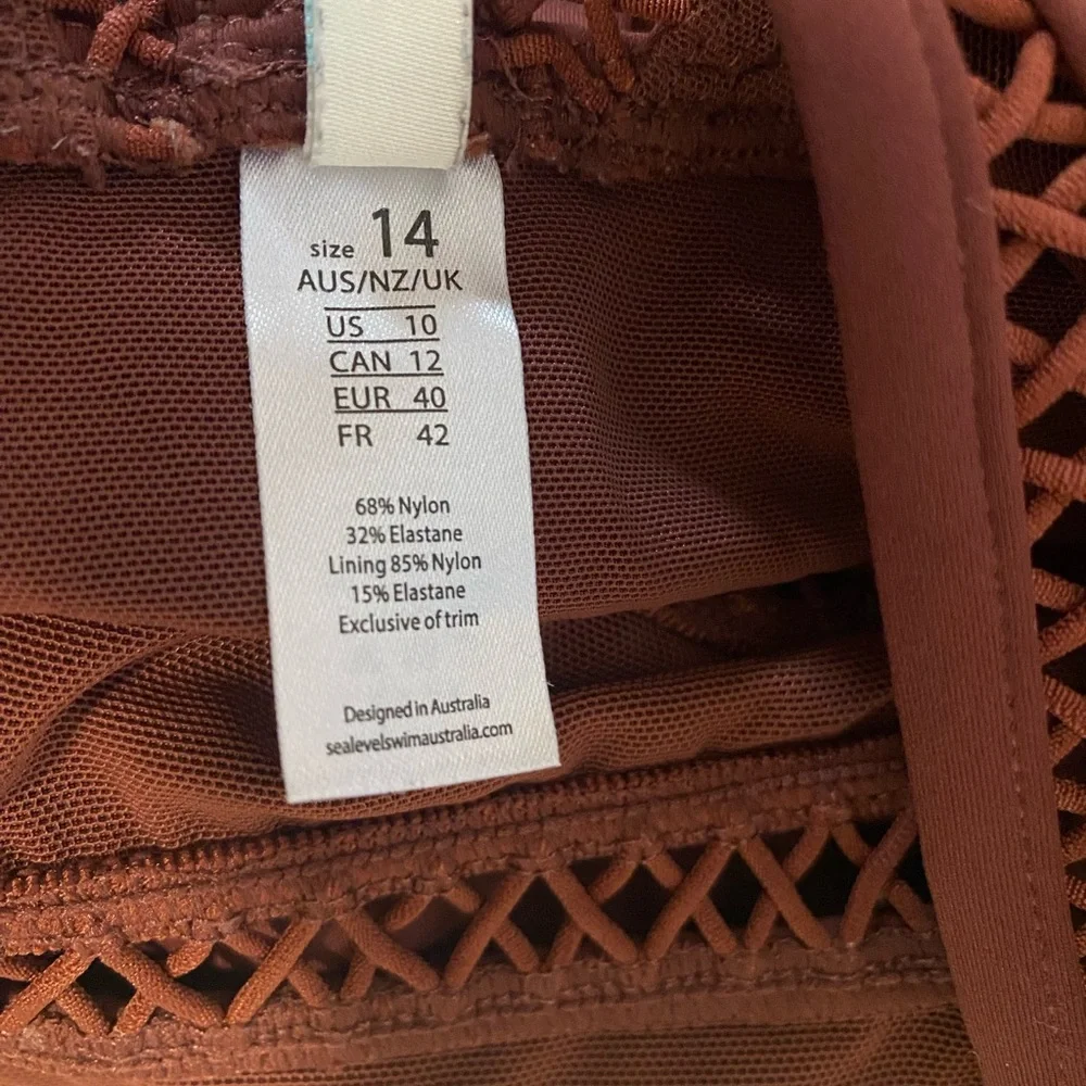 Elegant One-Piece Swimsuit - Picture 3 of 5